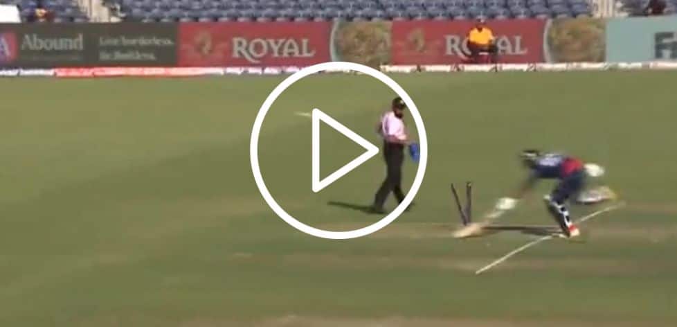 [Watch] Nosthush Kenjige Stuns with a Jaw-Dropping Throw to Dismiss Mukhtar Ahmed